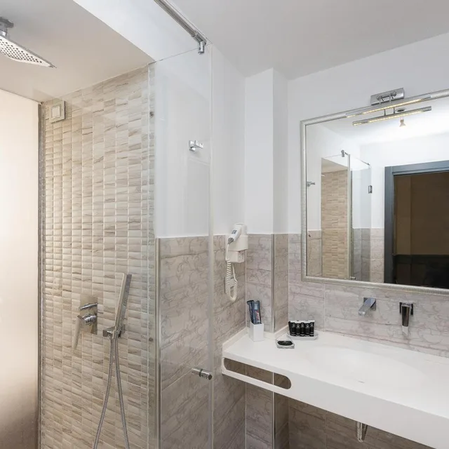 Room, Quadruple, Bathtub, Hotel Castellino Roma 9/10