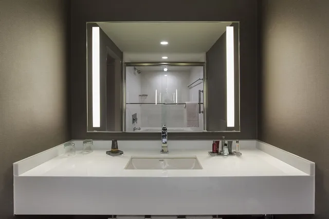 غرفة كلوب بسرير كينج لذوي الإعاقة، Marriott Teaneck at Glenpointe 4/4