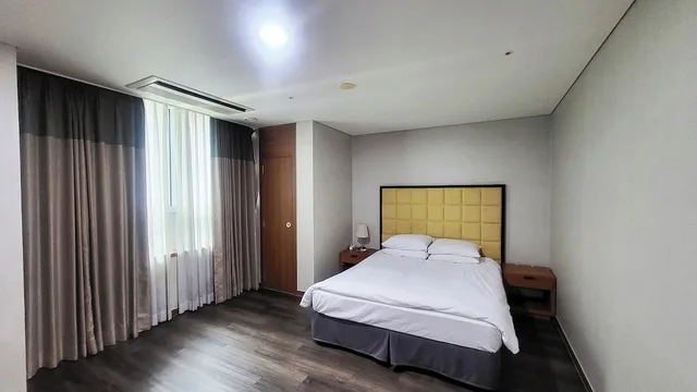 غرفة بريميير ثلاثية بسريرين منفصلين، Ramada Hotel & Suites by Wyndham Seoul Namdaemun 1/10