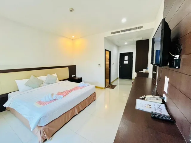 غرفة بسرير كينج بإطلالة على المسبح، Bualinn Resort Nongkhai 2/10