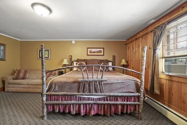 غرفة بريميوم بسرير كينج مع أريكة، Whitney Apos S Inn At Jackson 7/8