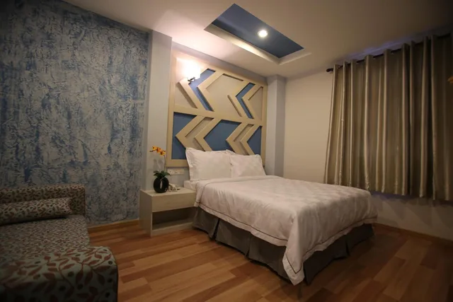 جناح، Sunshine Inn Plus 5/9