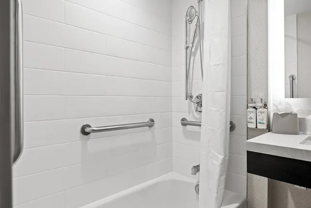 غرفة قياسية بسرير كينج لذوي الإعاقة، HOLIDAY INN EXPRESS SUNNYVALE - SILICON VALLEY 6/10