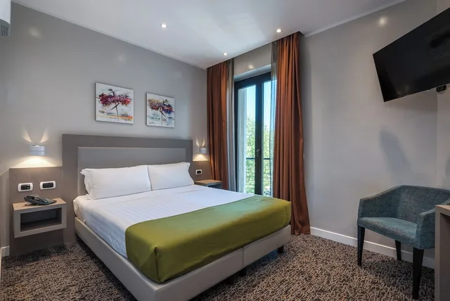 غرفة قياسية رباعية بسرير مزدوج وسريرين منفصلين، Noba Hotel e Residenze 1/6
