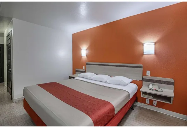 غرفة بسرير كينج لغير المدخنين، Motel6 Pasadena, TX 3/6