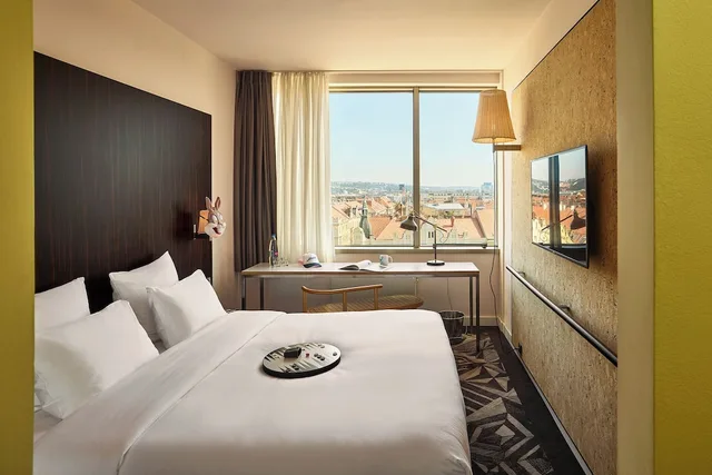 Large Mama, King Bed، Mama Shelter Prague 1/10