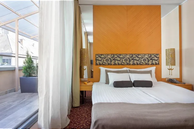 جناح جونيور بسرير كوين بشرفة مع أريكة، Marmara Hotel 1/4