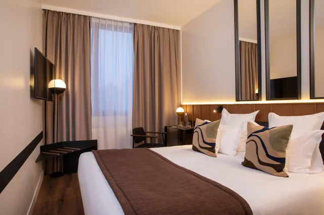 غرفة قياسية بسرير كينج، Hotel du Port 3/8