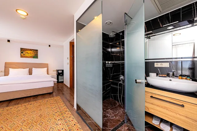 جناح بإطلالة على البحر بشرفة، Neda Hotel Istanbul 3/4