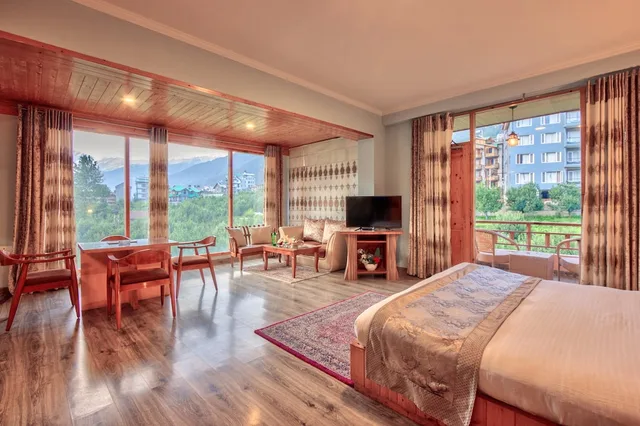 Honeymoon, Suite, King Bed, No Jetted Tub، Snow Flakes Resort 3/6