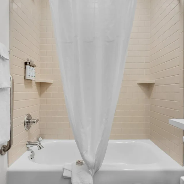 جناح بسرير كينج بغرفة نوم واحدة بحوض استحمام لذوي الإعاقة، Candlewood Suites Pensacola University Area 3/3