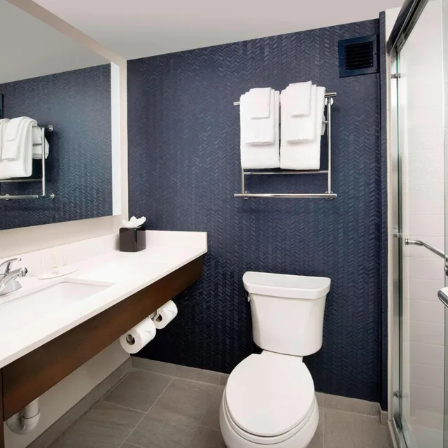 غرفة بسرير كينج، Fairfield Inn Suites By Marriott Alexandria Landmark 8/10