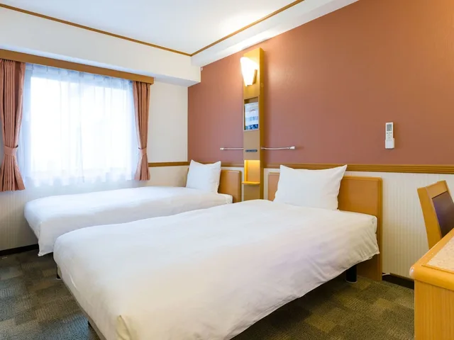 غرفة قياسية بسريرين منفصلين للمدخنين، TOYOKO INN KYOTO SHIJO-KARASUMA 3/4