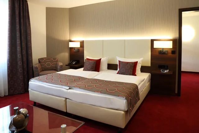 جناح ديلوكس بسرير مزدوج بغرفة نوم واحدة، Lobinger Hotel Weisses Ross 1/10