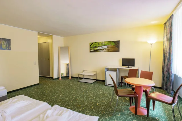 غرفة ثلاثية بسرير كوين وسرير فردي، Erzgebirgshotel Freiberger Hohe 6/9