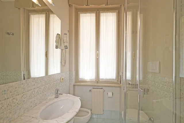 Comfort, Double or Twin Bed, Partial Lake View، Marconi 4/4