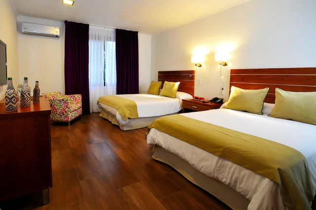 Master, 2 Queen Beds، Saint George Hotel 4/7