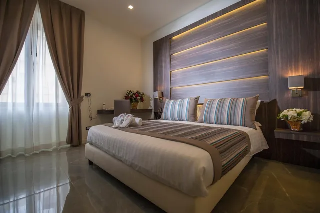 غرفة ثلاثية بسريرين منفصلين مع أريكة، Palazzo Firenze 2/3