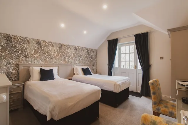 غرفة عائلية بسرير مزدوج وسريرين منفصلين، Briery Wood Country House Hotel 1/3