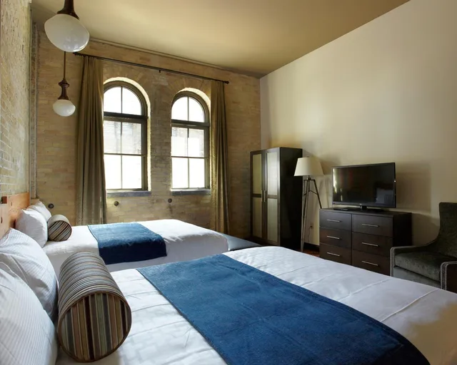 Deluxe, Studio, Double Bed, The Brewhouse Inn Suites 2/10