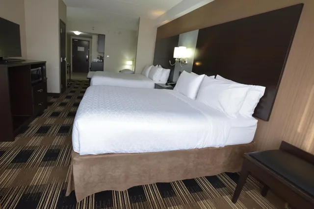 جناح بسريرين كوين مع أريكة، Holiday Inn Express And Suites Ottawa East Orleans 4/10