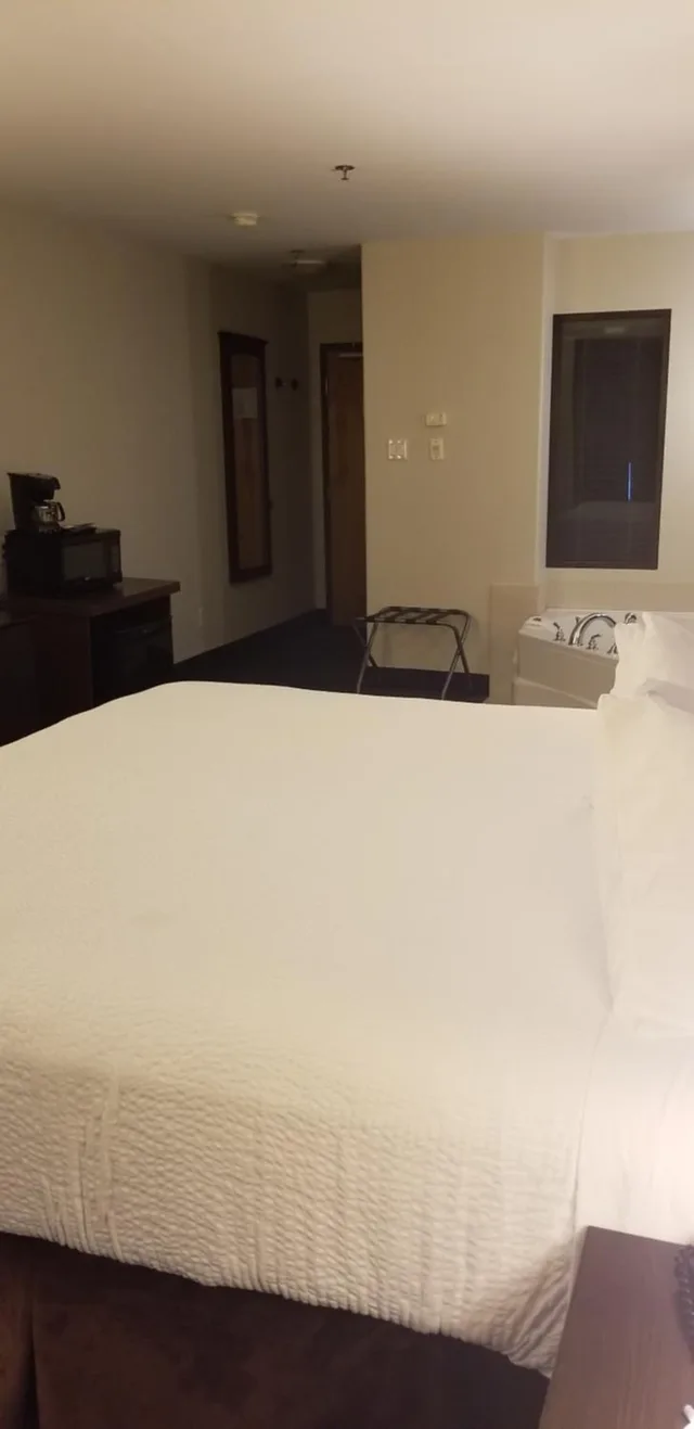 غرفة ديلوكس بسرير كينج بجاكوزي، Super 8 By Wyndham Lachenaie/Terrebonne 3/9