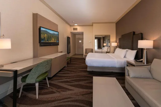 جناح بسرير كينج مع أريكة، Prestige Harbourfront Resort, WorldHotels Luxury 2/5
