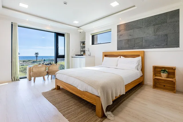 غرفة بسرير كوين بإطلالة على البحر بجاكوزي، Sun And Moon Resort 2/5
