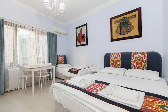 Family Suite, 1 Single and 2 Double Beds، Hotel Sufi 2/7