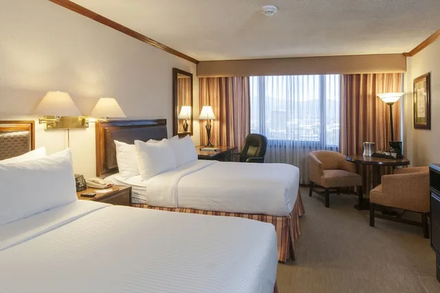 غرفة تنفيذية بسريرين مزدوجين بإطلالة على المدينة، Delta Hotels by Marriott San Jose Aurola 1/1