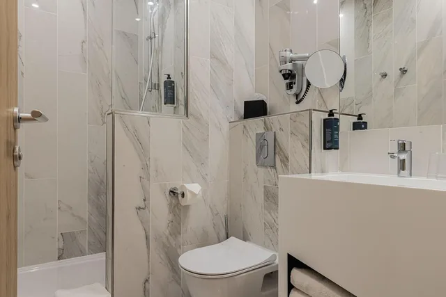 Room, Twin Beds, Best Western Plus Hotel Comedie Saint-Roch 4/10