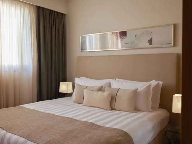 جناح فاخر بسرير كينج بإطلالة على البحر مع أريكة، Daios Luxury Living Hotel 1/7