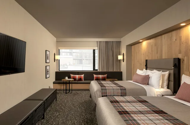 Junior, Studio, 2 Queen Beds, Street View، Peaks Hotel & Suites 4/10