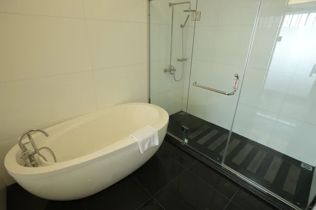 Residence, 2 King Beds, Merlynn Park Hotel 10/10