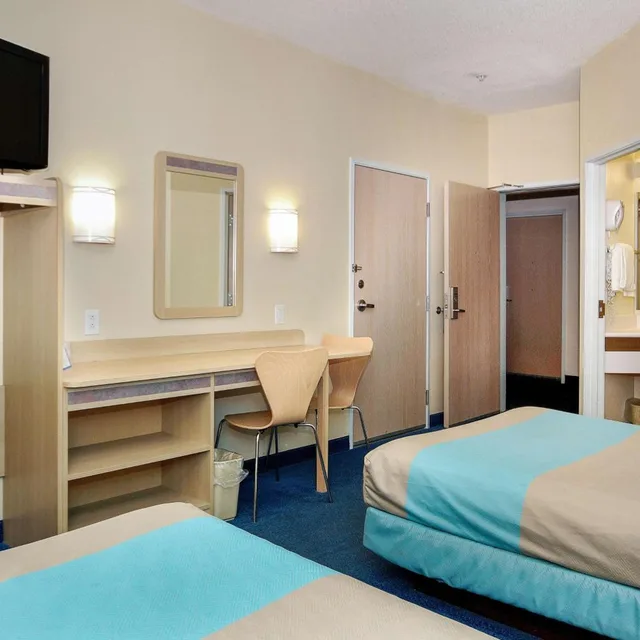 2 Full Beds - Non-Smoking، Motel6 Peterborough, ON 5/9