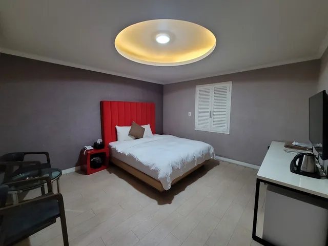 غرفة قياسية بسرير كوين، Hotel Tj 3/3