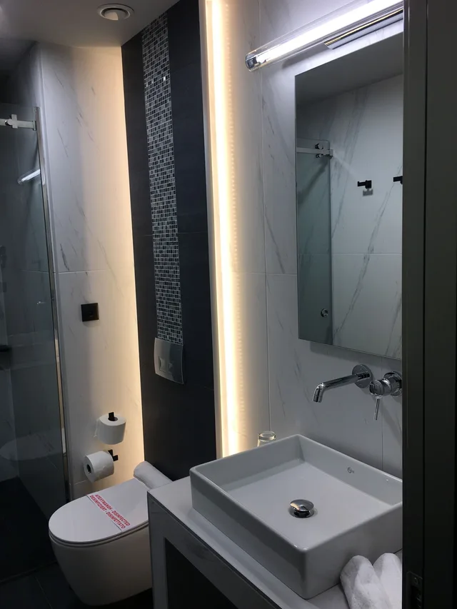 جناح جونيور بسرير كوين بشرفة، 360 Degrees Pop Art Hotel 6/8