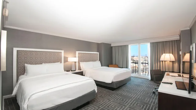 Superior, 2 Double Beds, InterContinental Kansas City at the Plaza 1/2