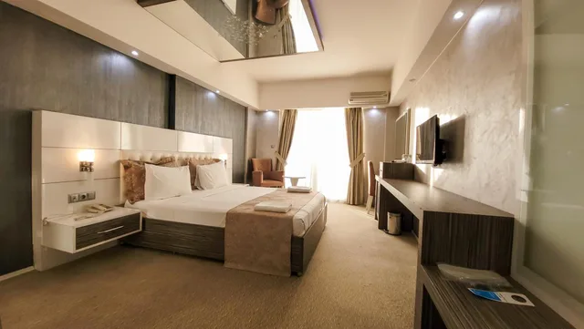 Superior, Suite, MOX Hotel 8/10