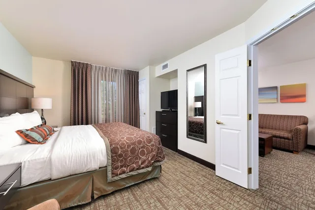 جناح بسرير كينج بغرفة نوم واحدة بمطبخ، Staybridge Suites Sioux Falls At Empire Mall 1/4