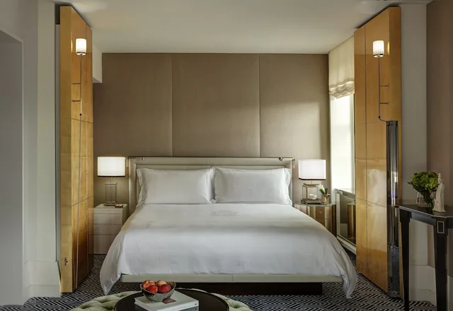 جناح بريميير بسرير كينج لذوي الإعاقة، The Carlyle, A Rosewood Hotel 2/3