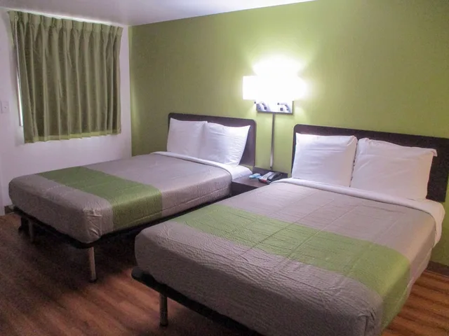 Deluxe, 2 Double Beds, Motel6 North Olmsted, OH - Cleveland 1/5