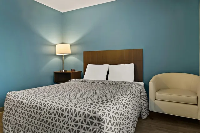 جناح بسرير كوين لذوي الإعاقة، WoodSpring Suites East Lansing - University Area 3/6