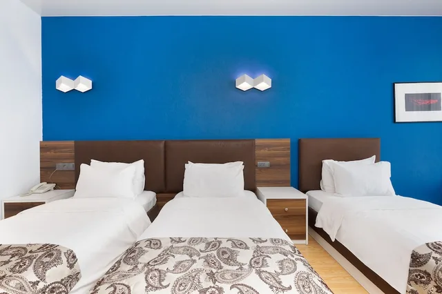 Room, Triple, Iveria Inn Tbilisi 9/10