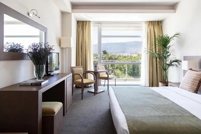 Budget, Queen Bed, Amalia Athens 1/1