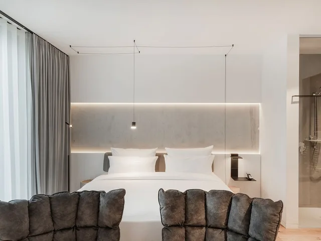 Lounge, Deluxe, King Bed, KPM Hotel and Residences 3/6