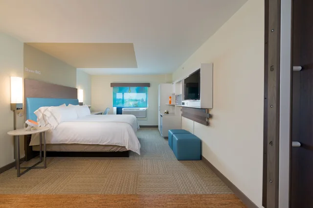 Suite, King Bed, Accessible, EVEN Hotel Rockville Washington DC Area 3/6