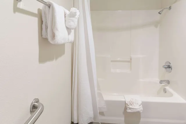غرفة قياسية بسريرين كوين بإطلالة على البحر يُسمح فيها بالحيوانات الأليفة، Travelodge By Wyndham Depoe Bay 6/6