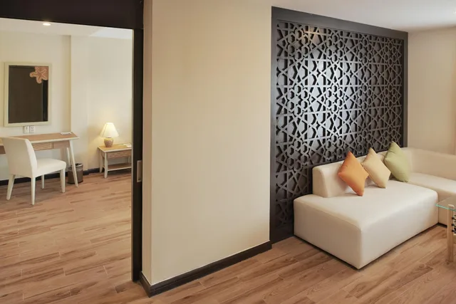 غرفة ديلوكس بسرير مزدوج بإطلالة على الحديقة بحوض استحمام، Sandy Beach Non Nuoc Resort Danang 5/6