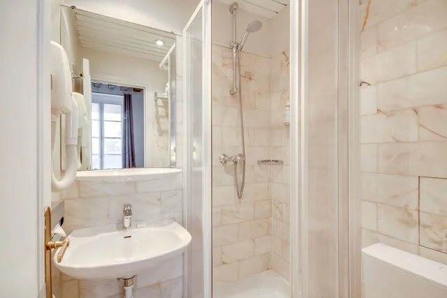 غرفة كلاسيكية بسرير كوين، Sevres Saint Germain 10/10